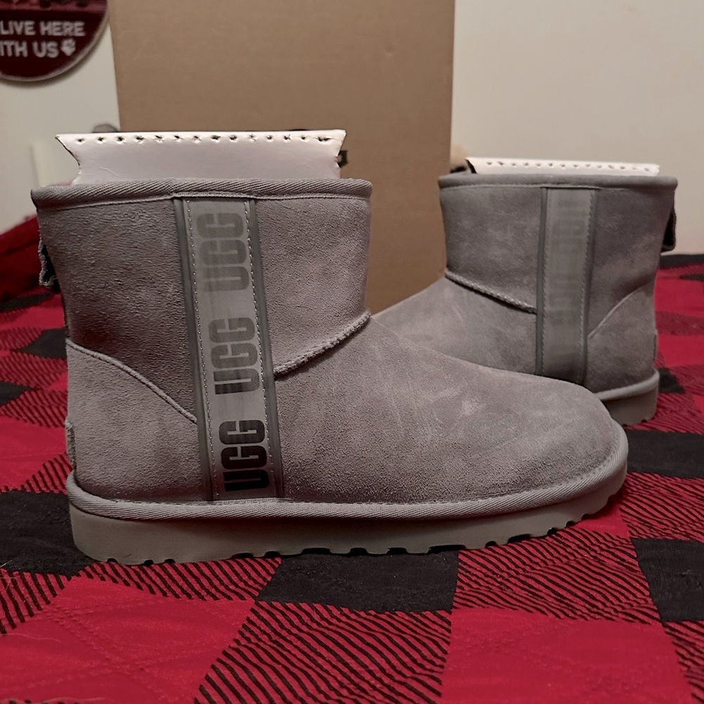 Ugg Classic Mini Side Logo II